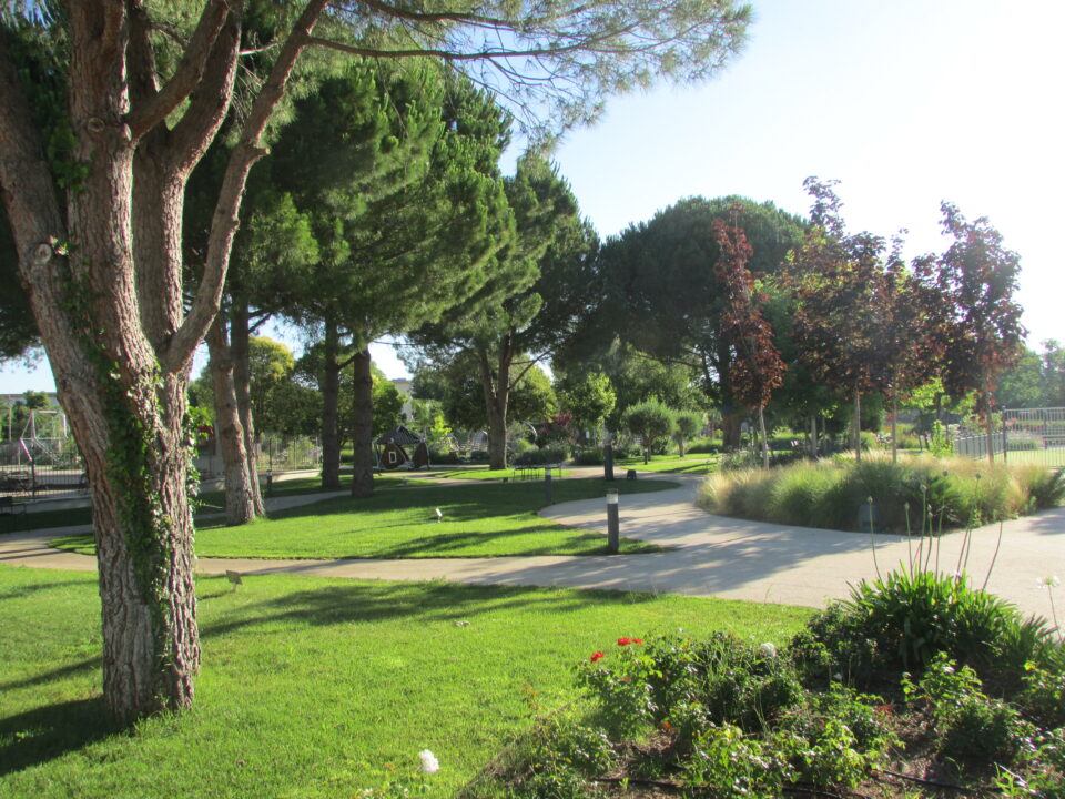Jardin centrale de La Crau, environnement de jardin paysager