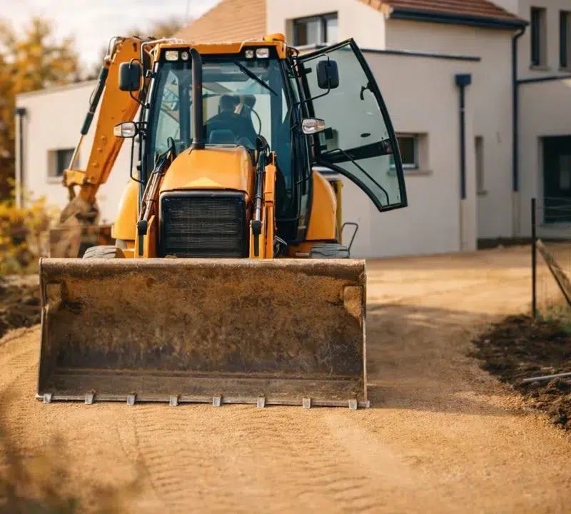 Mur en pierre en enrochement après terrassement de jardin à La Crau